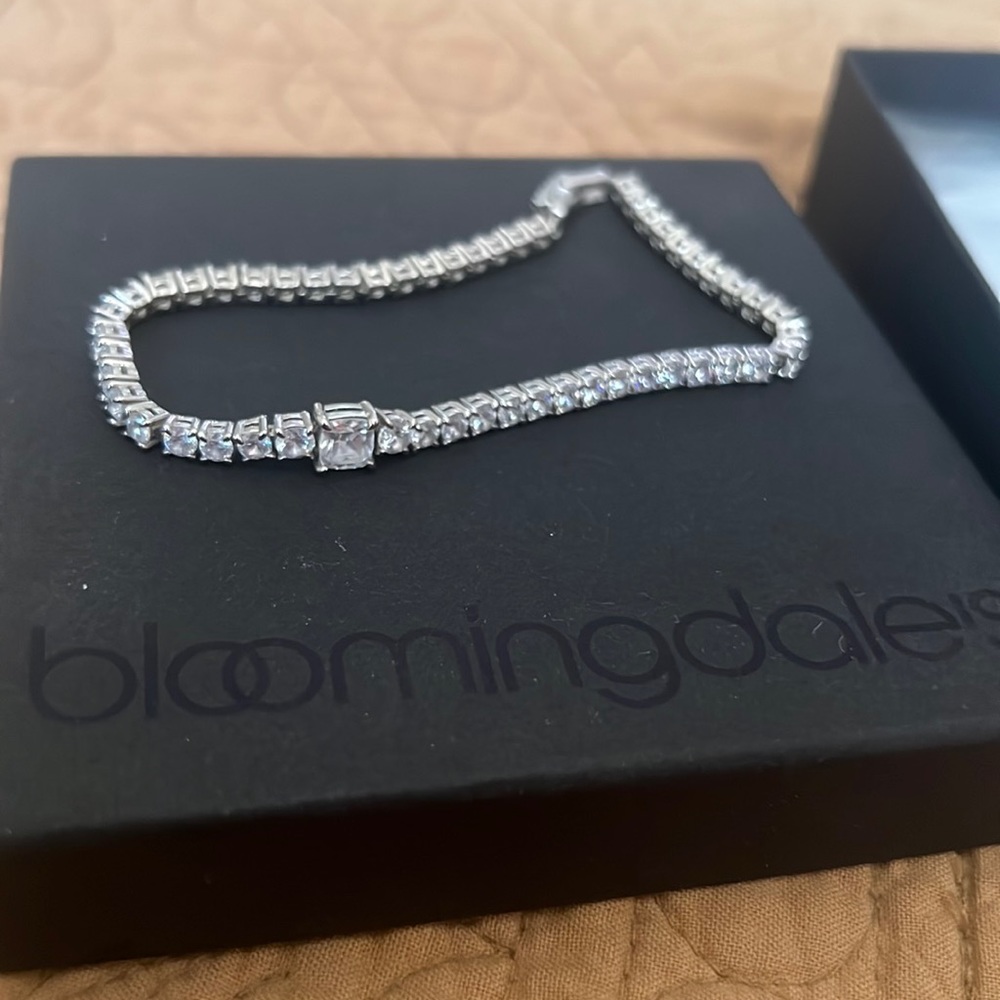 Tennis bracelet